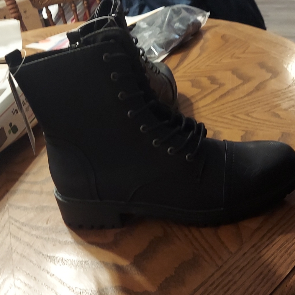 Universal Thread black boots